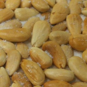 Mandorle pelate tostate e salate